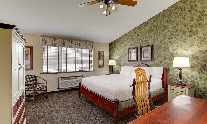 Columbia Hotel | Premier Suite w/Whirlpool and Fireplace! Stoney Creek Columbia, Pool