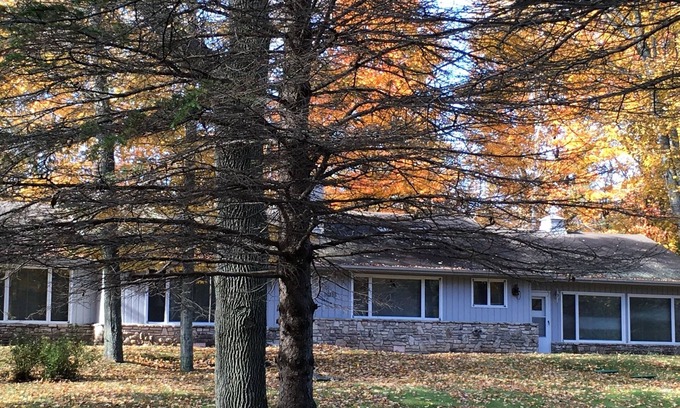 Gills Rock House | Premier Vacation Rental, Pet Friendly, Walk to Water, Restaurant, Shopping, WiFi