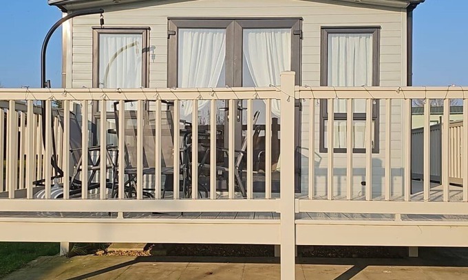 Hunstanton Cabin | Premium 2 Bedroom Caravan with Free Wifi