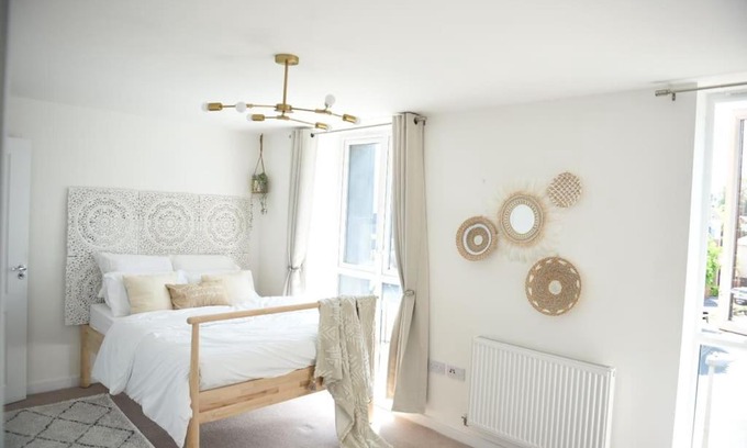 Reading House | Premium 3 Bed House w/ Free Parking