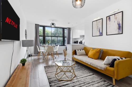 Deptford Apartment | Premium 3 bedroom Apartment 5 minutes to Central London Enjoy Cashback for all September Stays