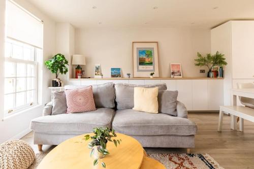Upper Town House | Premium Central House w Parking - Walk Everywhere
