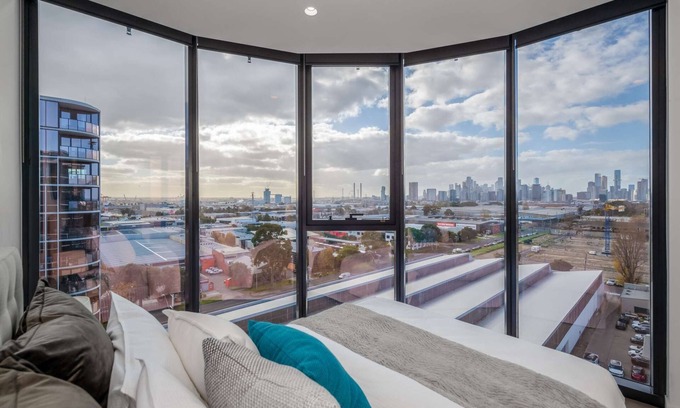 Port Melbourne Condo | Premium Chic: A Relaxing Retreat