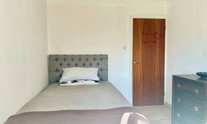 Southbourne Apartment | Premium Double Room with Ensuite
