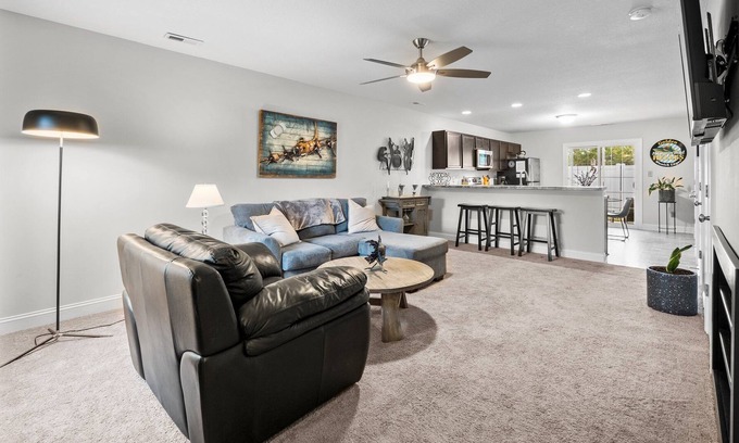 Westgate Condo | Premium End Unit Condo Close To Military Bases, Medical Facilities, & Shopping