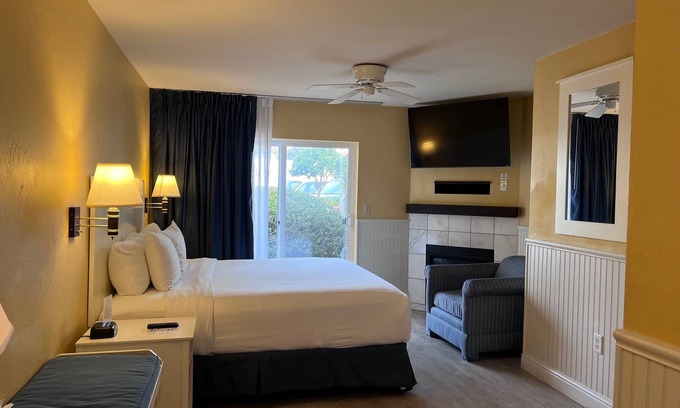 Downtown Monterey Cabin | Premium King Fireplace Room Walking Distance from the Beach!