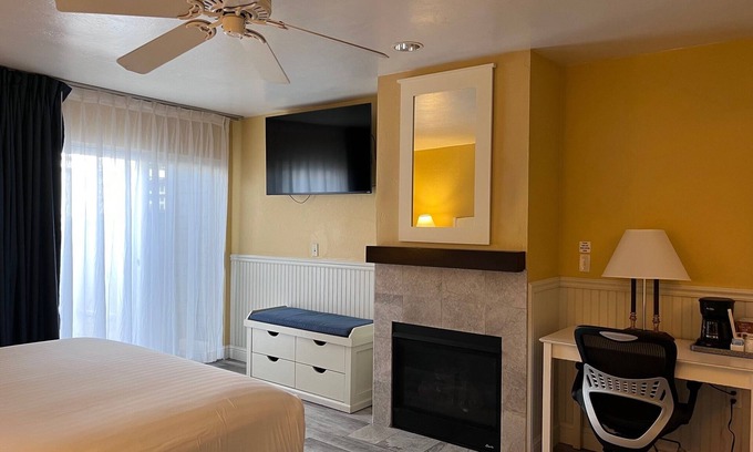 Downtown Monterey Cabin | Premium King Fireplace Room Walking Distance from the Beach!