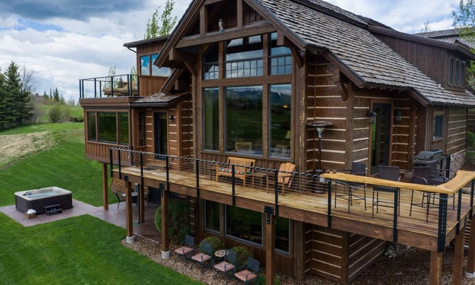 Victor House | Premium lakefront log home with stunning views and exquisite finishes!