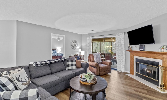 Table Rock Condo | Premium Lakefront Pet Friendly ~ Indoor/Outdoor Pools ~ Hot Tub ~ Trout Fishing