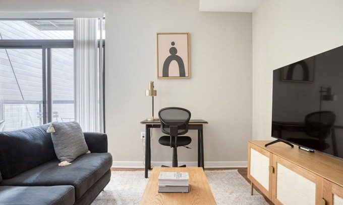 Mount Vernon Triangle Apartment | Premium Mt Vernon 1BR, w/Gym, W/D & Roof Deck, near Metro, by Blueground