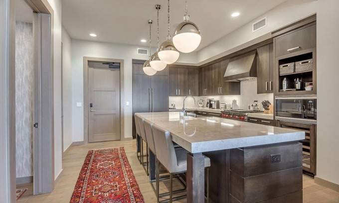 Deer Valley Apartment | Premium One Bedroom Studio Apartment Hotel by Redawning