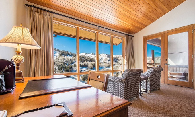 Deer Valley Condo | Premium One Bedroom Townhouse 1 Apartment Hotel by RedAwning