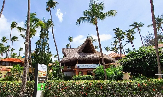 Bavaro Apartment | PREMIUM QUEEN BED SUITE CONNECTING Pool and Beach Club - La Piazzetta #73