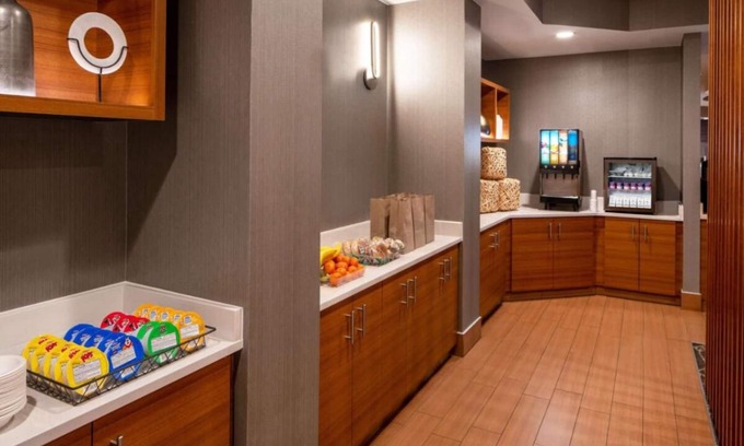 Donelson Hotel | Premium Suite in the Middle of Nashville! Breakfast, Pool, Pets Allowed!