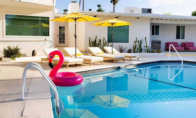 Uptown Design District Apartment | Premium Suite, King Bed With Sofa Bed, Pool View