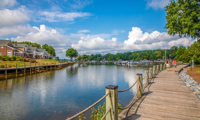 Cornelius Condo | Premium Top Floor, End Unit with Beautiful Waterfront Views of Lake Norman
