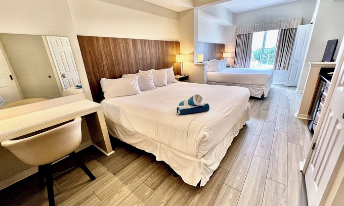 Florida Center Resort | Premium Universal Studios King Bed Resort Studio Free Parking Kitchenette 507H
