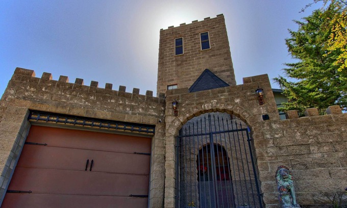 Prescott Villa | Prescott Hilltop Castle w/ Breathtaking Views