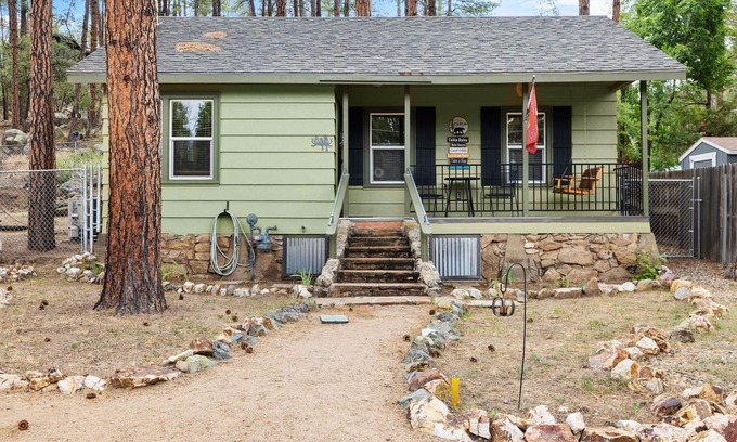Mountain Club Cabin | Prescott Pine Mtn Cabin Vacation Rental | 1-BR in Pine Forest | 2Mi to Whisky Row Sleeps 6