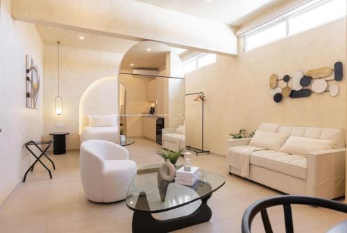Ulbrich Apartment | Presidential Studio with Gated Parking at Casas Sanblu