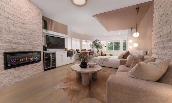 Downtown Kelowna Hotel | Prestige Beach House, WorldHotels Crafted