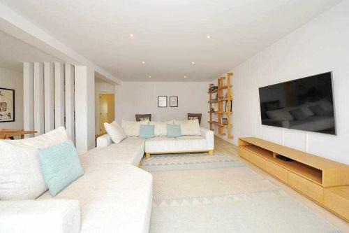 Carcavelos Apartment | Prestige Sunset Carcavelos Beach - Checkinhome