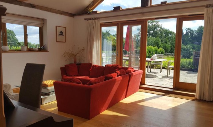 Haslemere House | Prestwick Oak - Open Plan 2 Double Ensuite Rural Oak Framed House Sleeps 4 plus AONB