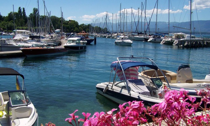 Thollon-les-Memises Apartment | pretty apartment 1bedroom direct access gondola balcony lake view private parking