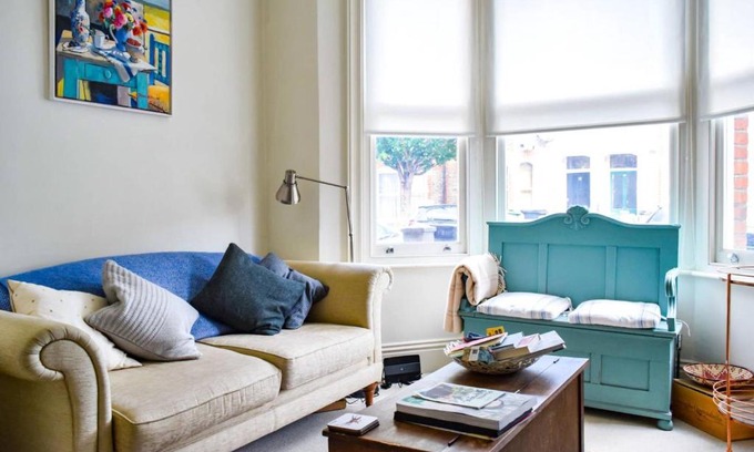 Brixton Hill Apartment | Pretty Brixton 1 Bedroom Flat With Garden