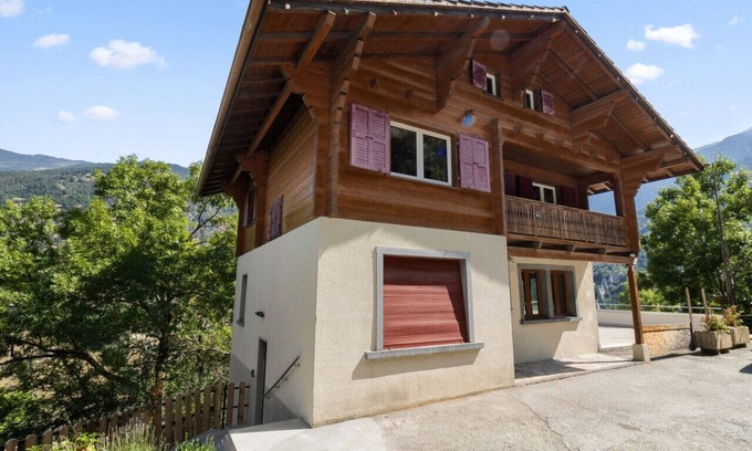 Granges Apartment | Pretty chalet-style studio