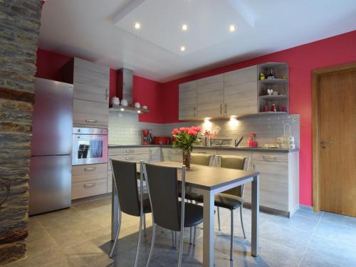 Neufchateau House | Pretty cottage with billart and 2 bathrooms