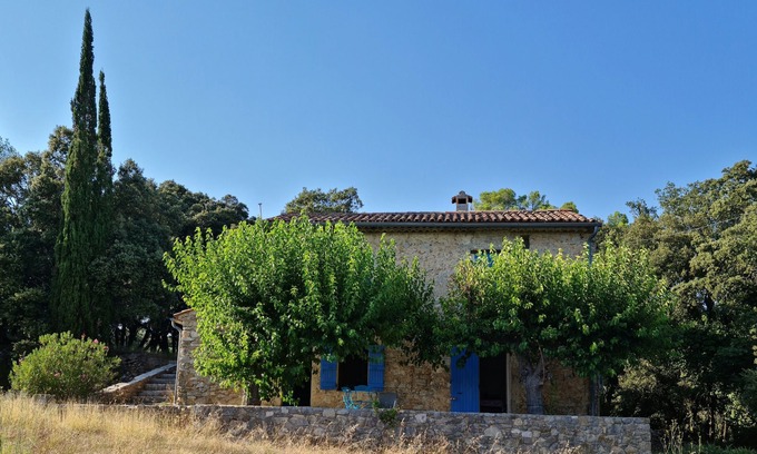 Entrecasteaux House | Pretty country house, shaded terrace, river nearby
