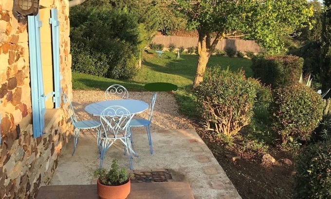 La Bruguiere Apartment | Pretty duplex with garden and terraces near Uzes
