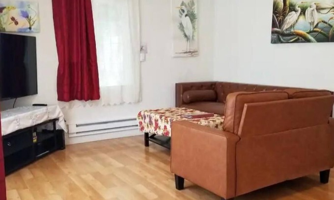 Seaside House | Pretty Entire House Free Parking and Internet