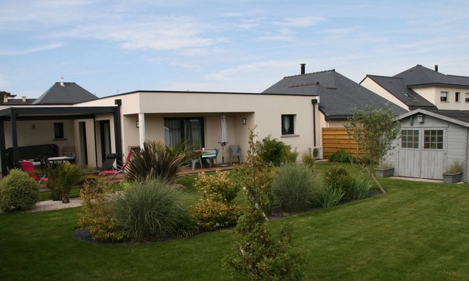 Beaussais-sur-Mer House | Pretty modern landscaped house with SPA in Beaussais sur Mer