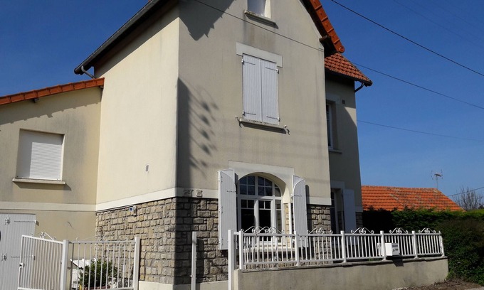 Sainte-Honorine-des-Pertes House | Pretty Norman cottage with garden and uninterrupted view