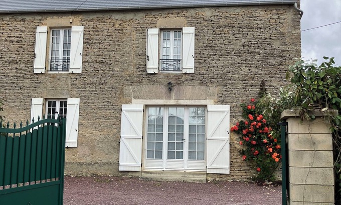 Longues-sur-Mer House | Pretty stone house, 3 bedrooms, 2 bathrooms with a large enclosed garden
