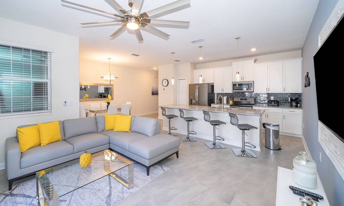 Kissimmee Ski Chalet | Pretty Townhouse 4Bed/3Bath/Pool/5Min Disney