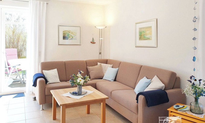 Wieck auf dem Darss House | Pretty vacation home with cane roof, private garden, max. 4 persons, in Wieck, WLAN