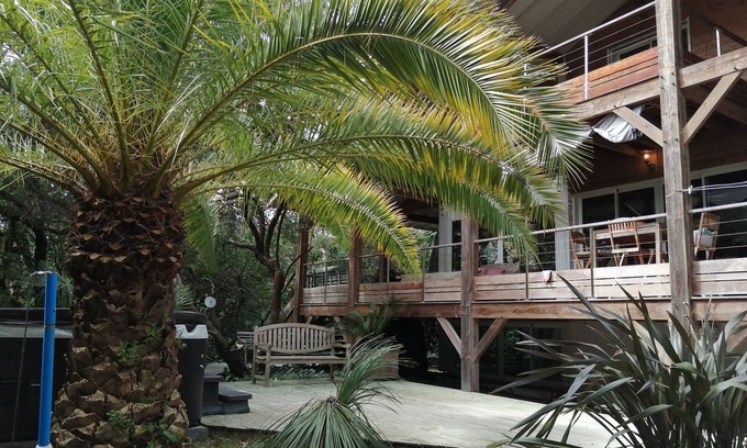 Piraillan Villa | Pretty villa in a green setting close to the beach