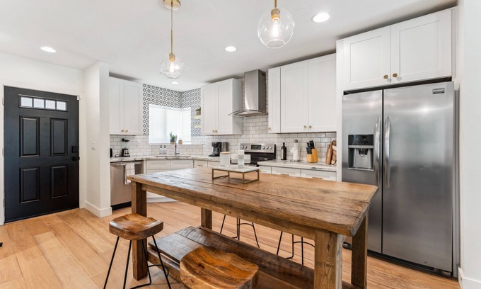 Wilshire Terrace House | Prime Arcadia House with Pool and close to Restaurants + Shopping