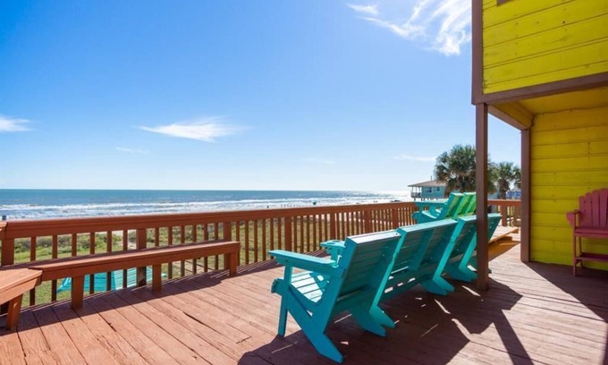 Galveston House | Prime Beachfront Home.Close to All Galveston Has to Offer!