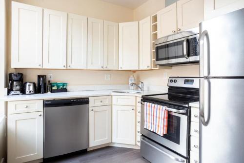 Downtown Boston Apartment | Prime Boston Fidi L Shaped Studio