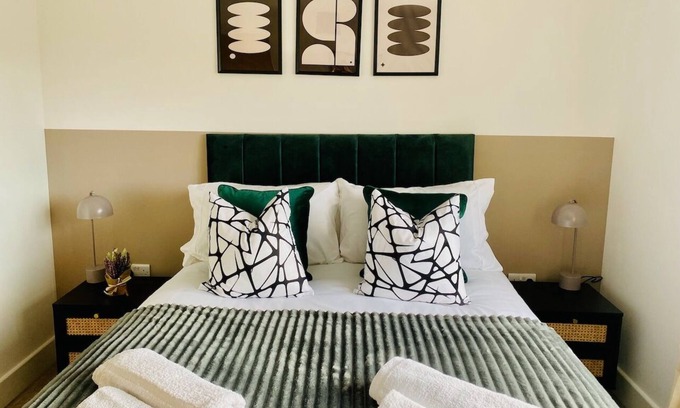 Bisley House | Prime Comfort for Contractors and Relocations!