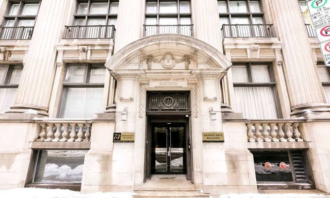 Financial District Condo | Prime Financial District Location Location Location!