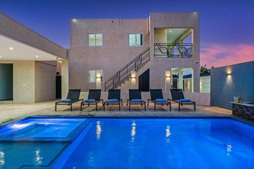 Ponton House | Prime Location 2br W Pool, Bbq & Close To Beach
