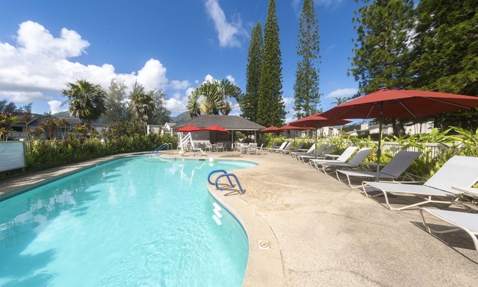 Princeville Hotel | Prime Location! 4 Comfortable Units, Free Parking, Outdoor Pool!