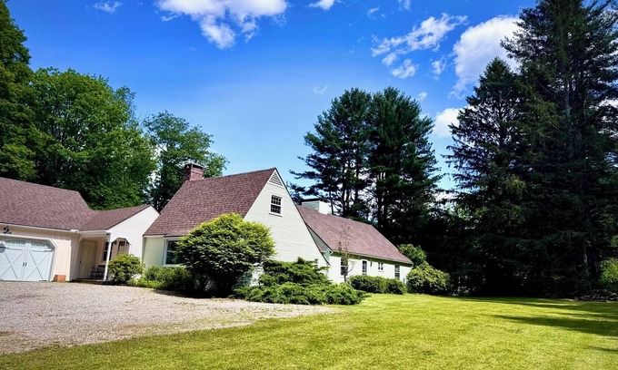 Stockbridge House | Prime Location and Charm – 5 Mins to Tanglewood & Best Berkshire Attractions