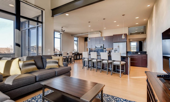 North Central Westminster House | Prime Location -Denver-Boulder - END UNIT w/Mountain View! Multiple decks!