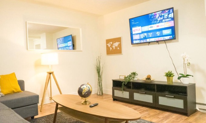 Hough House | Prime Location Downtown Vancouver